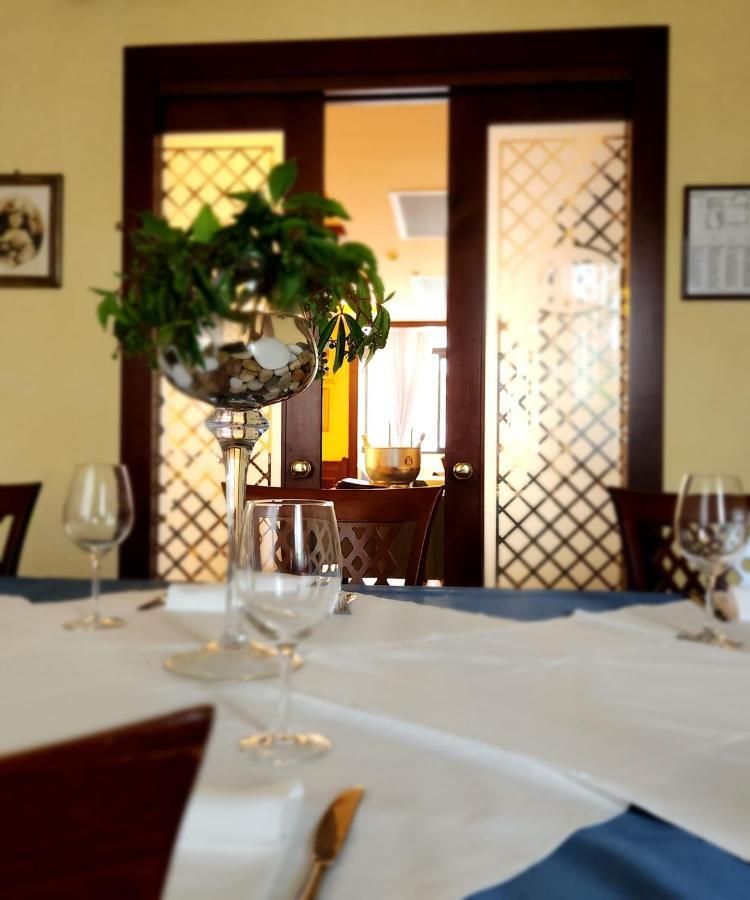 Hotel Mistrello Di Savoia Borgo Val di Taro Kültér fotó