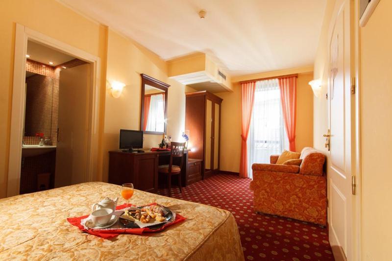 Hotel Mistrello Di Savoia Borgo Val di Taro Kültér fotó