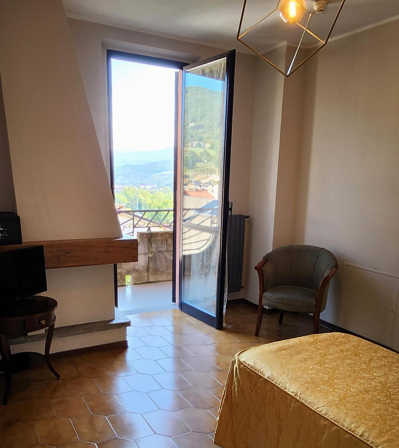 Hotel Mistrello Di Savoia Borgo Val di Taro Kültér fotó